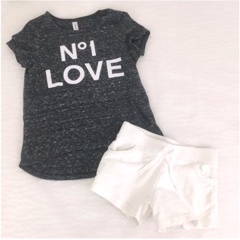 Girl’s Fabkids Tee & Carter’s Shorts Set Size 4-5